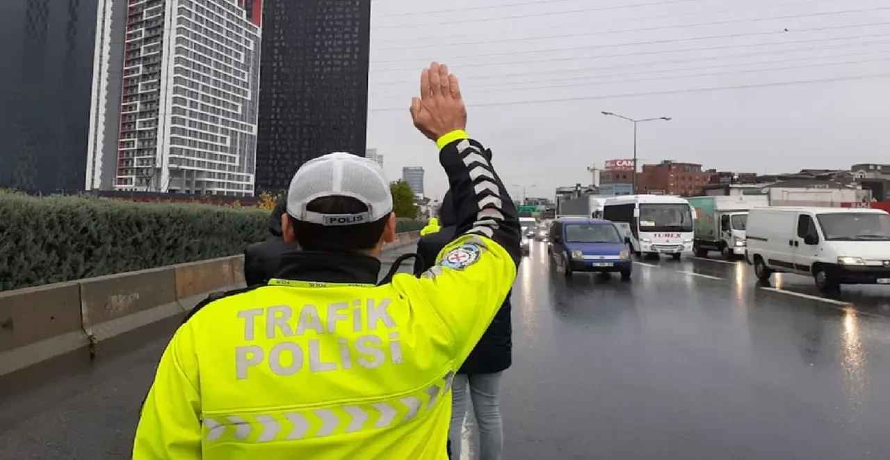 “WhatsApp’la Trafik Kontrolü Başladı: İhbar Sistemi Hayata Geçti”