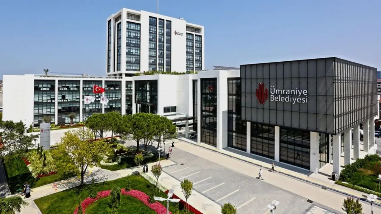 “Ümraniye Belediyesi Uzay Meraklısı Gençlere Model Roket Eğitimi Veriyor”