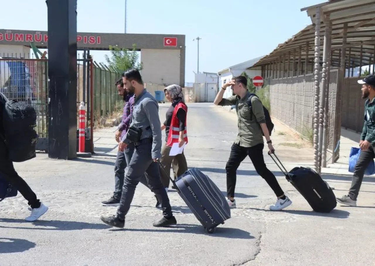 Suriyeli Mülteciler, Vatanlarına Gönüllü Geri Dönmeye Başladı