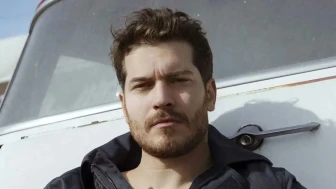 “Çağatay Ulusoy Kimdir? Boyu, Dizileri ve Özel Hayatıyla Merak Edilenler”