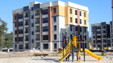 Adana'da Deprem Mağduru Ailelere Yepyeni Evler Verildi