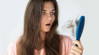 Kadınlarda Saç Dökülmesinin Arkasındaki Sebepler ve Etkili Çözümler