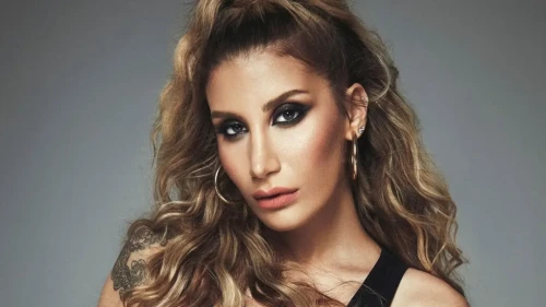 “İrem Derici Hastanelik Oldu: Hayranlarını Korkutan Haber”