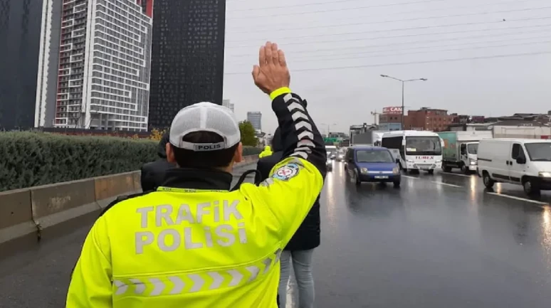 “WhatsApp’la Trafik Kontrolü Başladı: İhbar Sistemi Hayata Geçti”