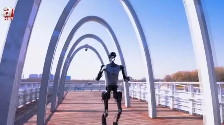 Çin yapımı robot, 100 metreyi 16,33 saniyede koşarak  bir rekora imza attı.