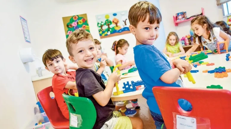 “Okulun İlk Günü Çocukların Ağlaması Normal mi? Uzmanlardan Açıklama”